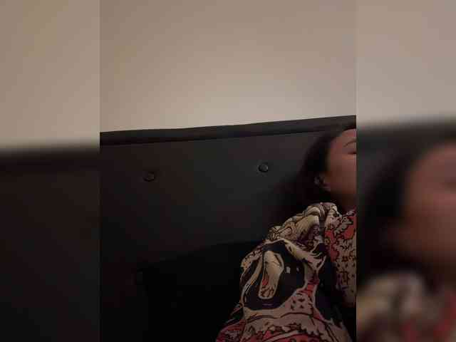 RozyElle webcam
