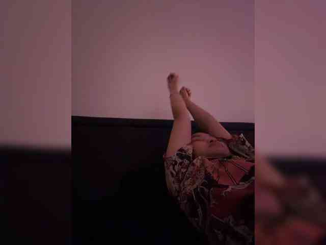 RozyElle webcam
