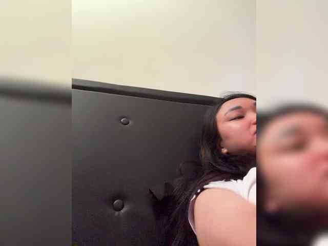 RozyElle webcam