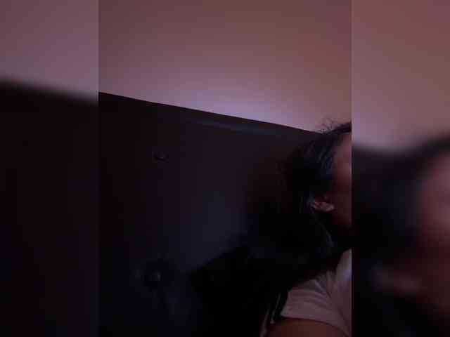 RozyElle webcam