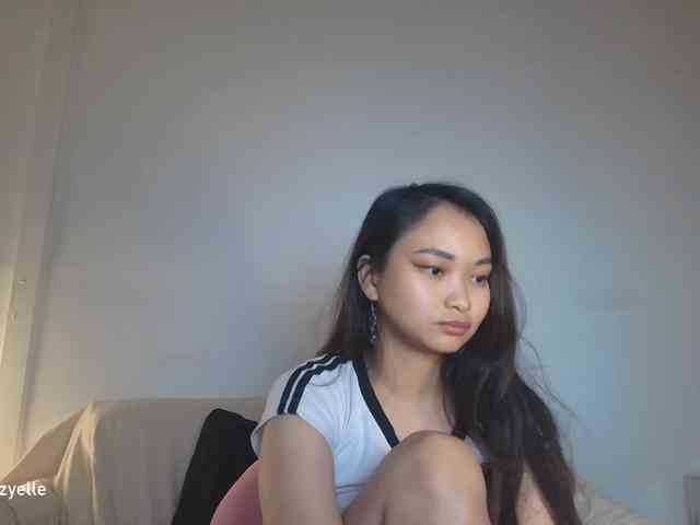 Model: RozyElle