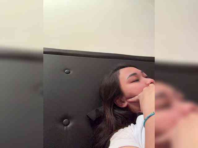 RozyElle webcam
