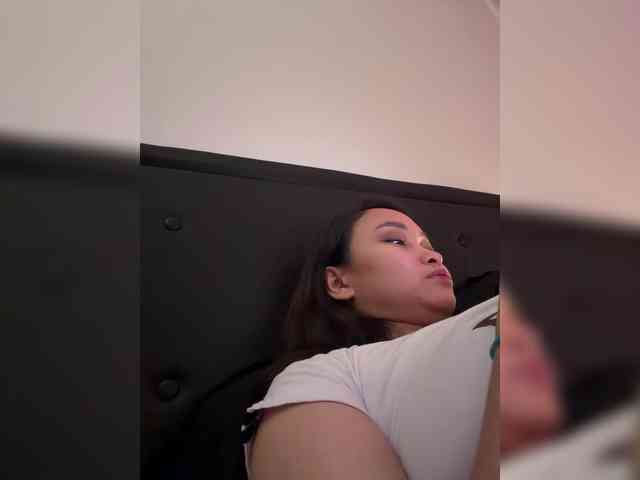 RozyElle webcam