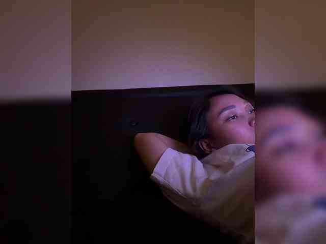 RozyElle webcam