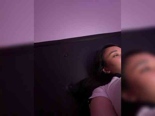 RozyElle webcam