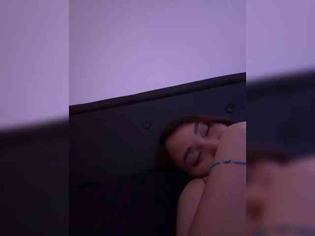 RozyElle webcam