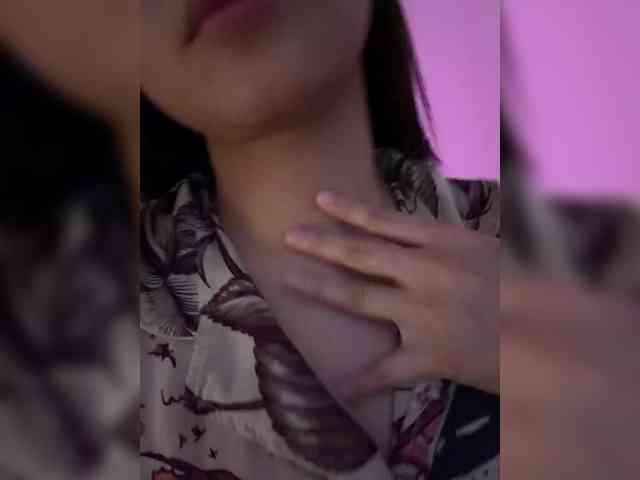 RozyElle webcam