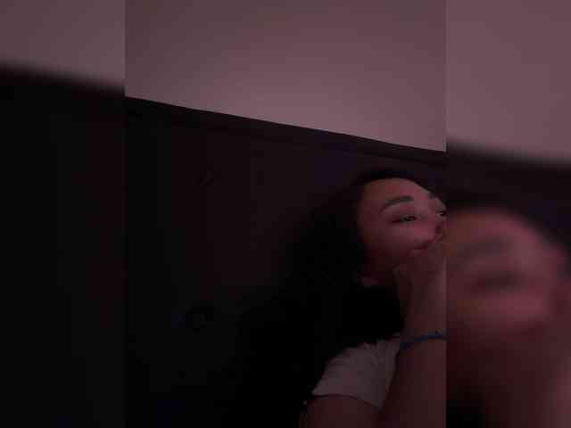 RozyElle webcam