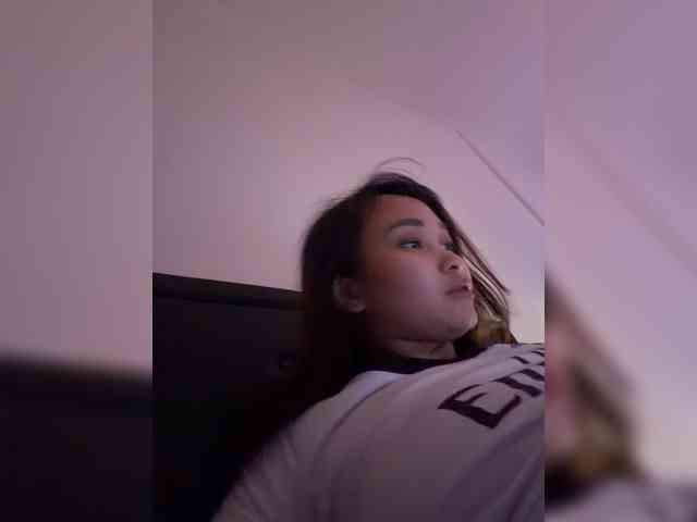RozyElle webcam