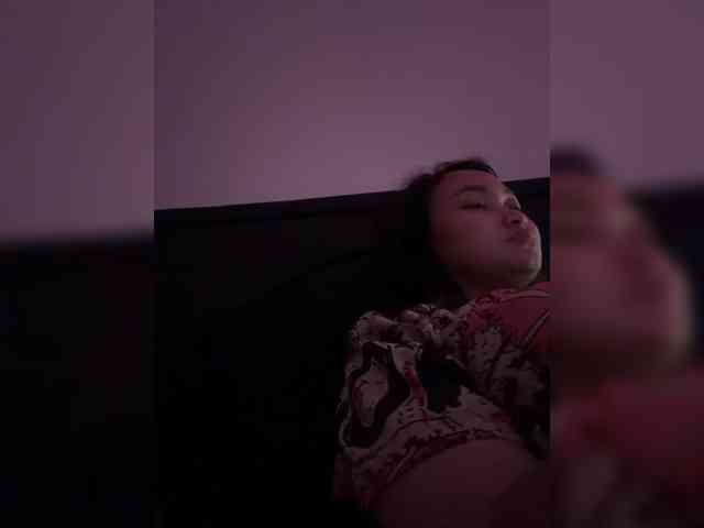 RozyElle webcam