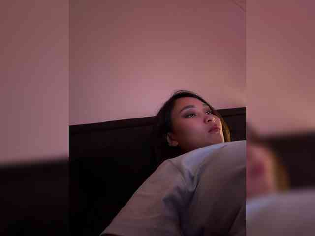 RozyElle webcam