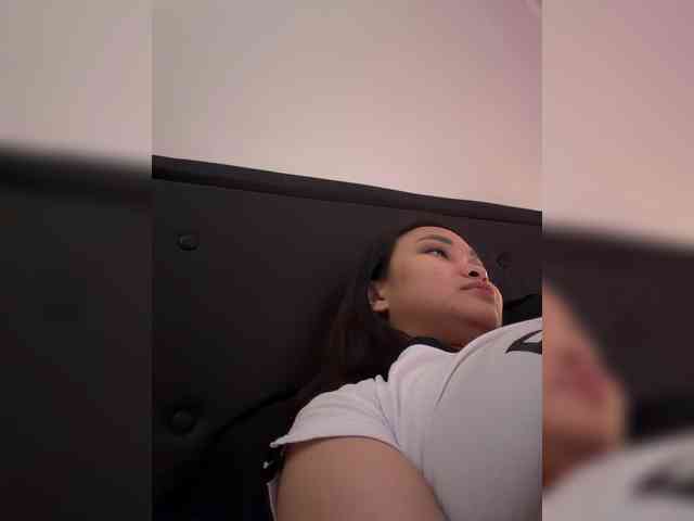 RozyElle webcam