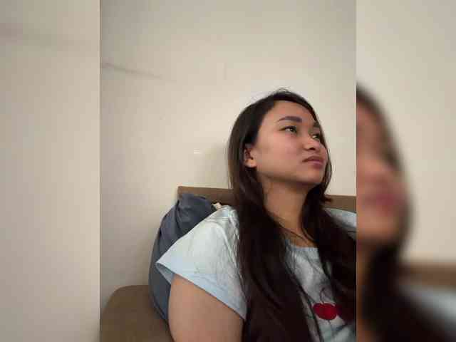 RozyElle webcam