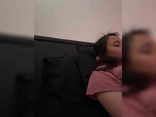 RozyElle webcam