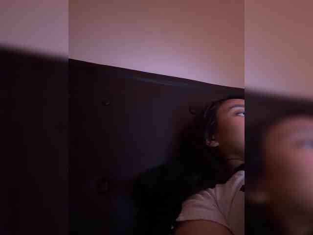 RozyElle webcam