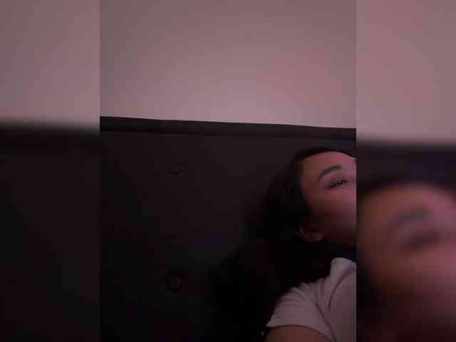 RozyElle webcam