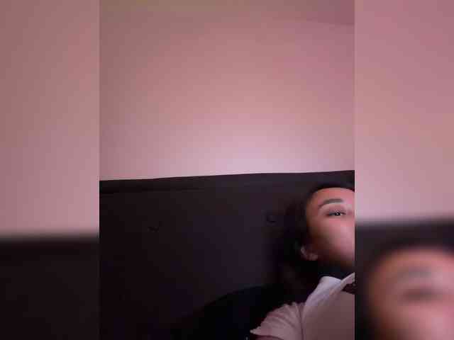 RozyElle webcam