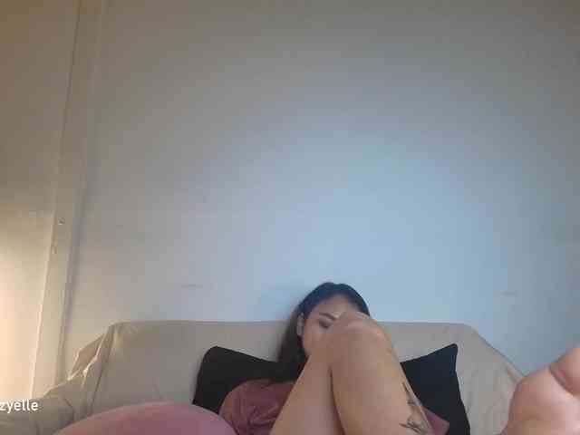 RozyElle webcam