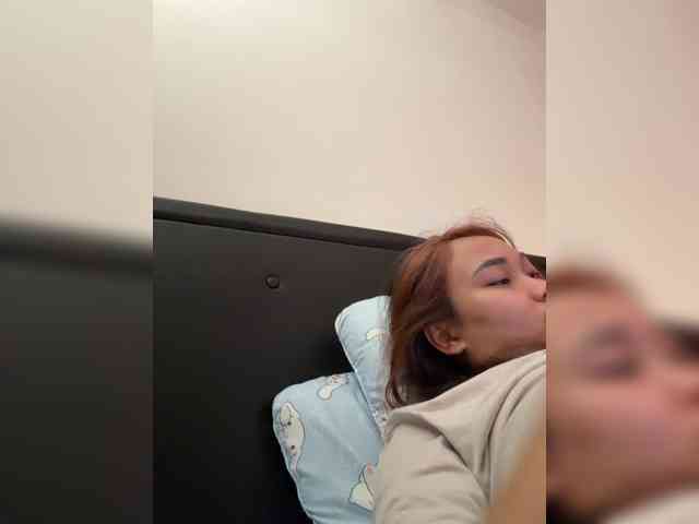 RozyElle webcam