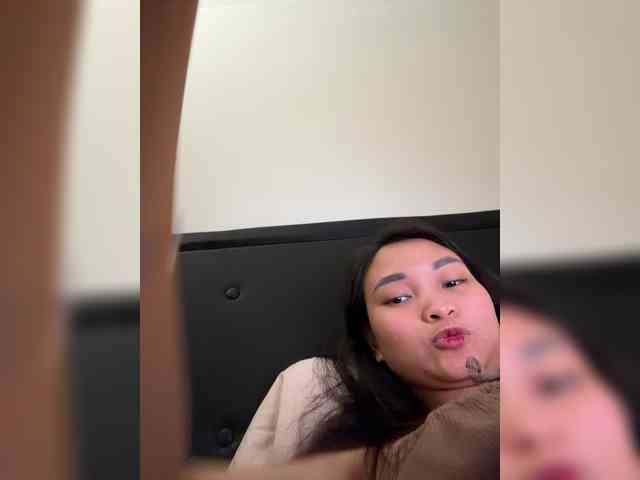 RozyElle webcam
