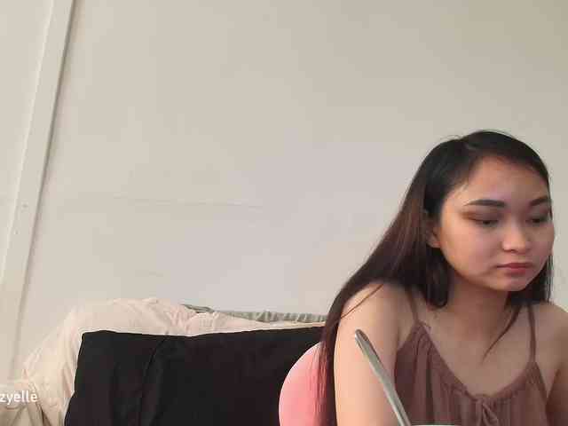 RozyElle webcam