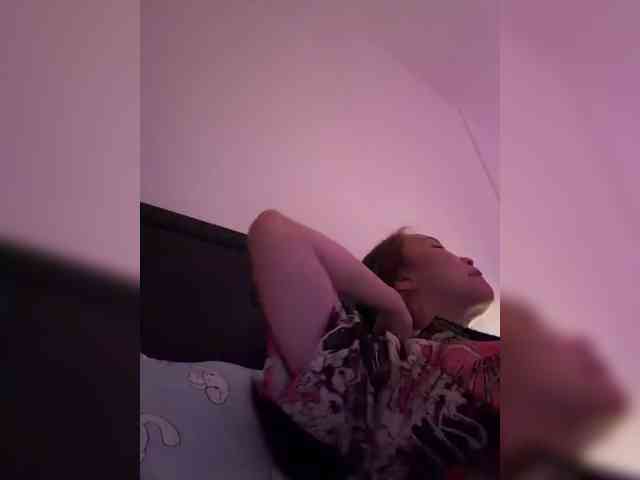 RozyElle webcam