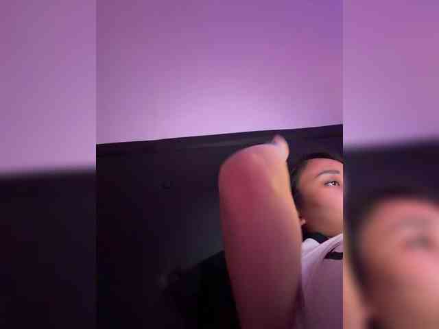 RozyElle webcam