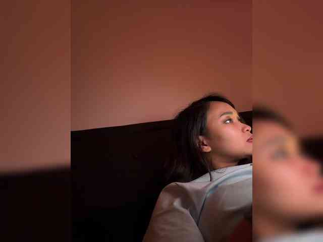 RozyElle webcam