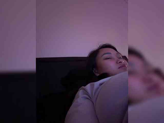 RozyElle webcam
