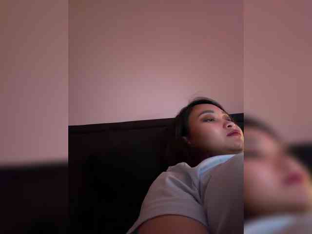 RozyElle webcam
