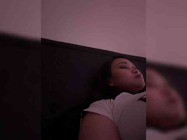 RozyElle webcam