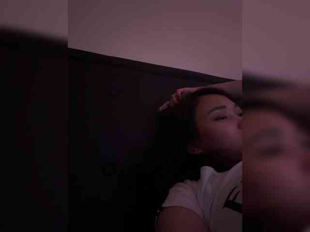 RozyElle webcam