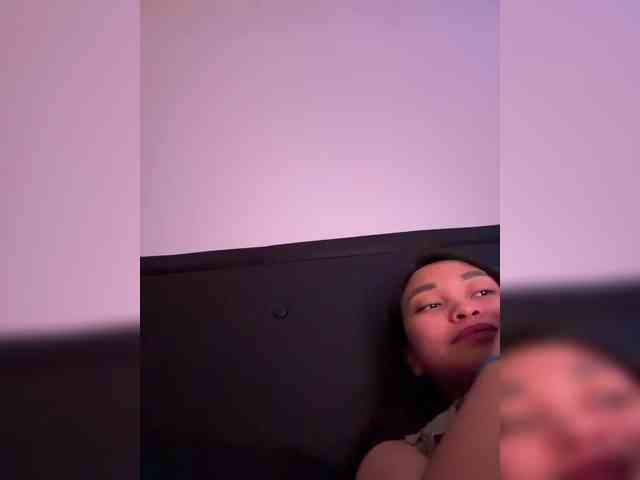 RozyElle webcam