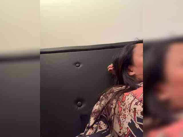 RozyElle webcam