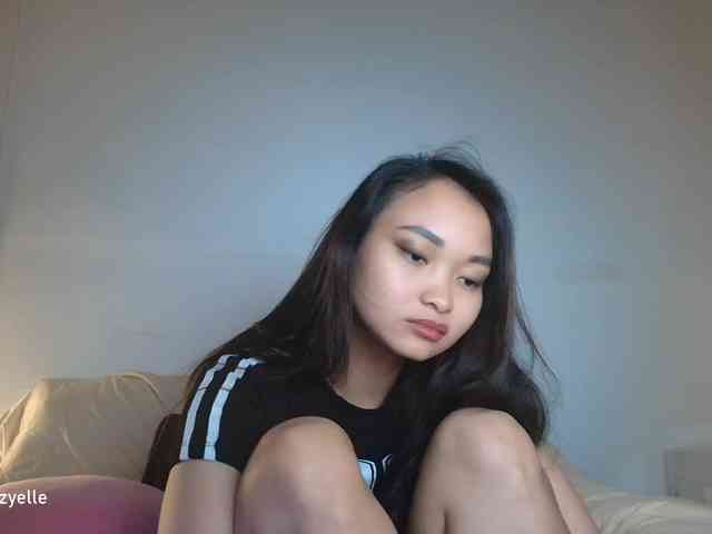 模特: RozyElle