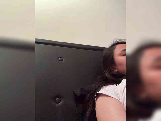 RozyElle webcam