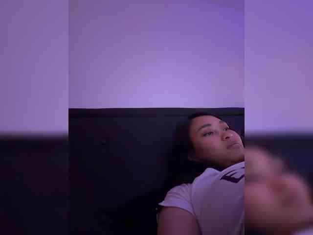 RozyElle webcam