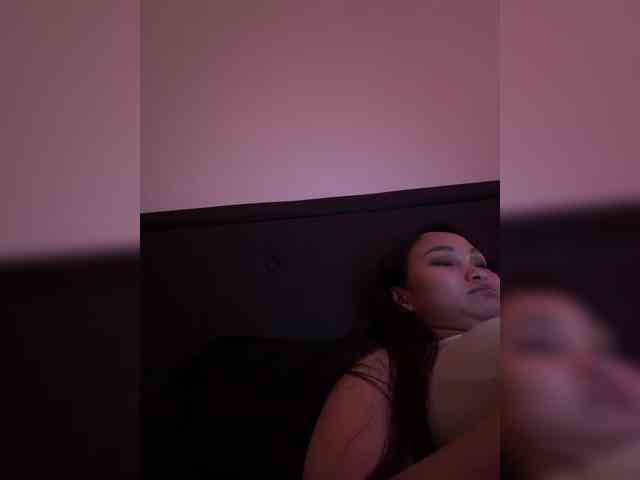 RozyElle webcam