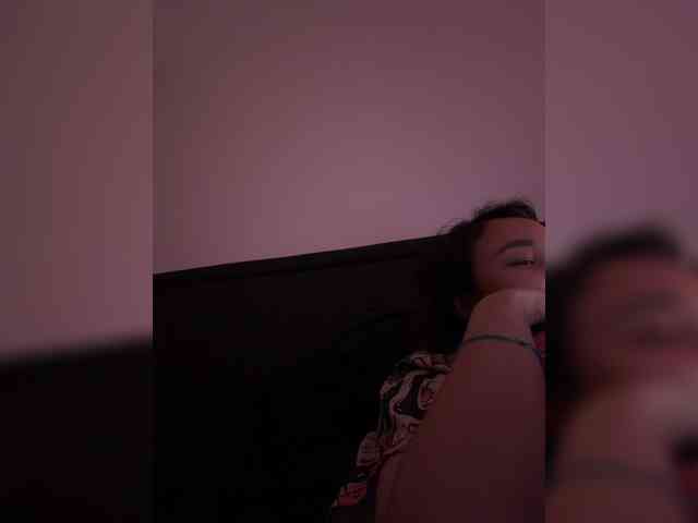 RozyElle webcam