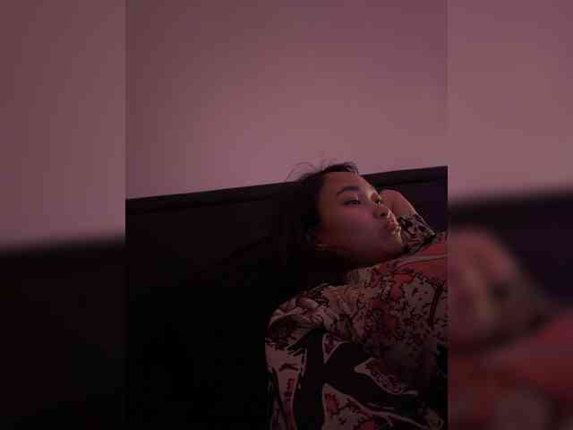 RozyElle webcam