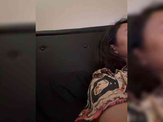 RozyElle webcam