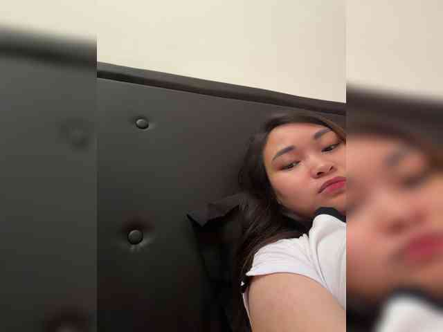 RozyElle webcam