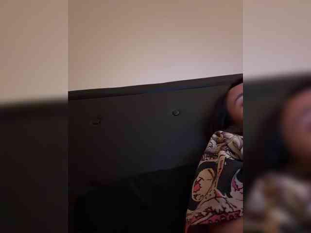 RozyElle webcam