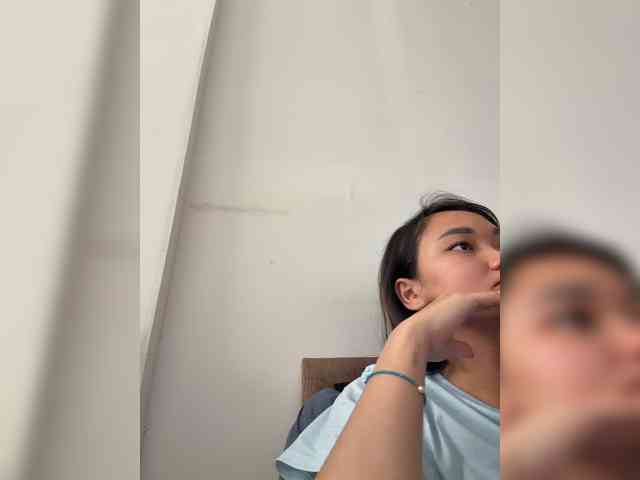 RozyElle webcam