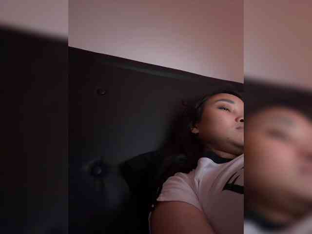 RozyElle webcam