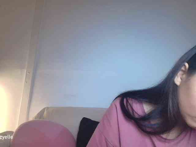 RozyElle webcam