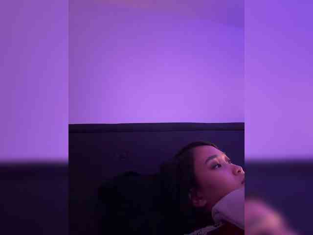 RozyElle webcam