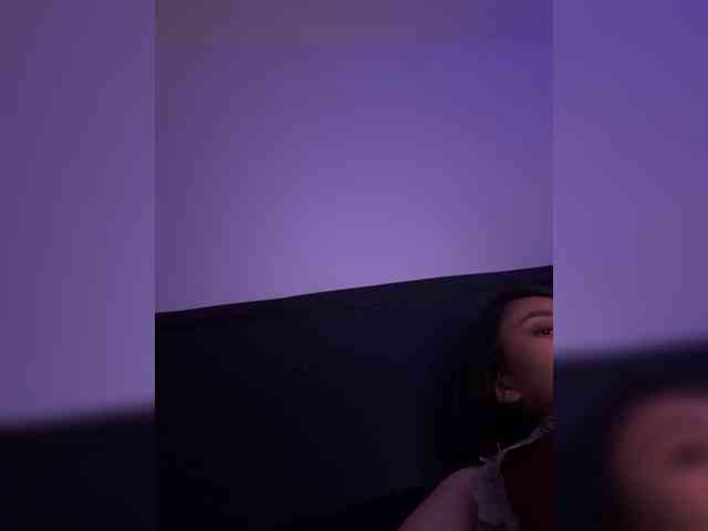 RozyElle webcam