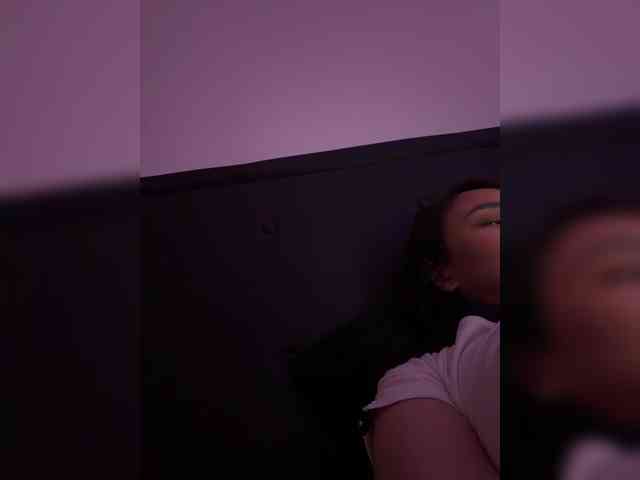 RozyElle webcam