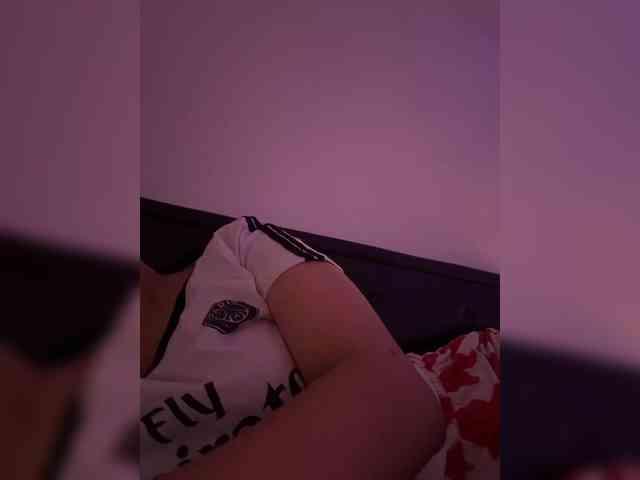 RozyElle webcam